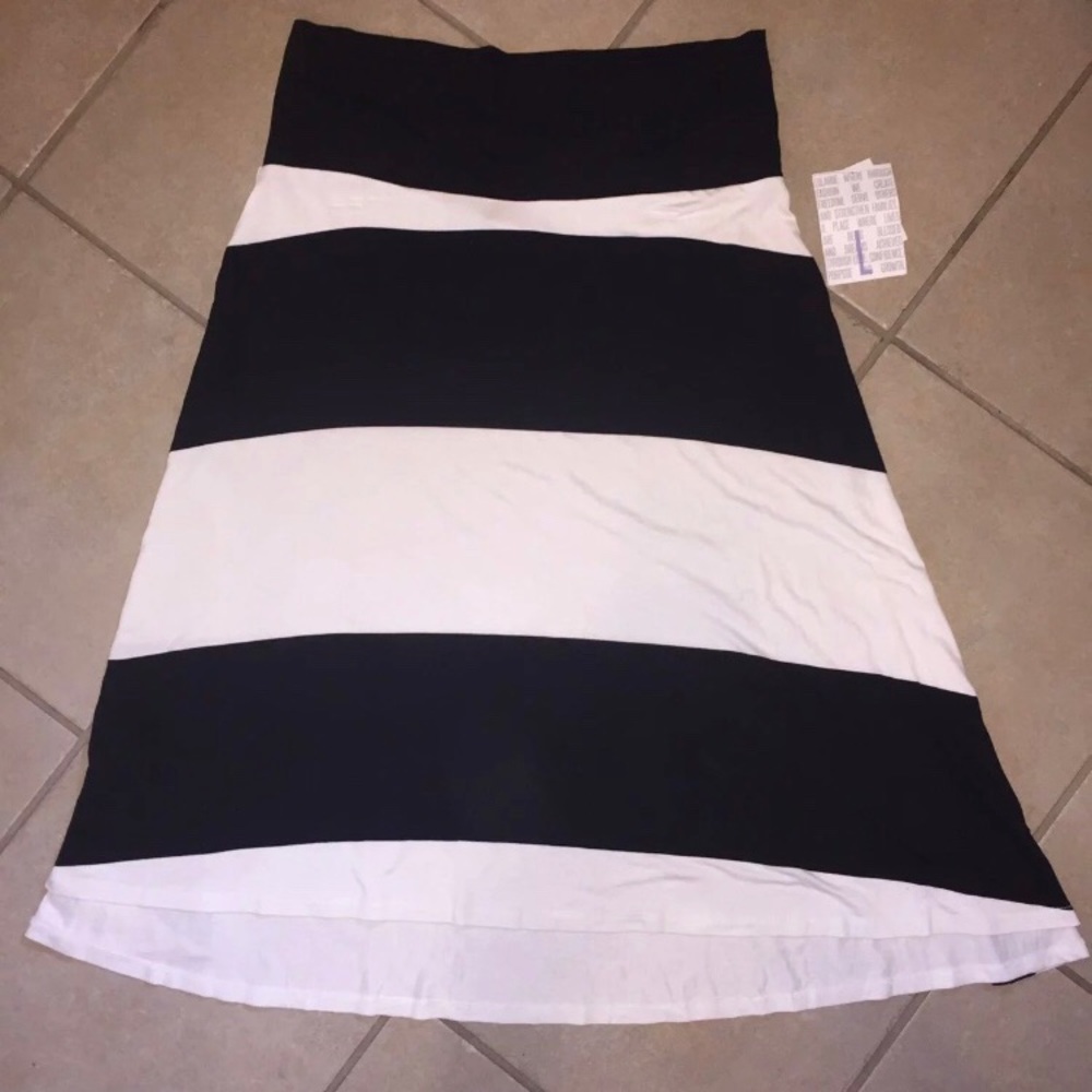 🎉SOLD🎉NWT LulaRoe L Azure Skirt